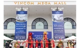 Đông đảo khách tham quan căn hộ mẫu R6 Vinhomes Royal City