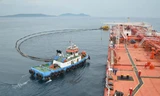 Hoạt động nhập dầu thô tại phao rót dầu không bến một điểm neo