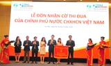 Ban lãnh đạo Tập đoàn Tân Á Đại Thành vinh dự đón nhận cờ thi đua của Chính phủ nước CHXHCN Việt Nam