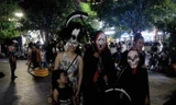 Giới trẻ Sài Gòn tự hóa trang Halloween khiến nhiều người 'ớn lạnh'