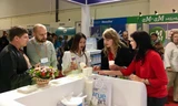 Khách hàng thăm quan gian hàng của TH true MILK tại Triển lãm Thực phẩm Thế giới Moscow 2016 