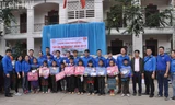 Đoàn Than Quảng Ninh và Đoàn Thanh niên Cơ quan Tập đoàn cho các em vùng cao Hà Giang