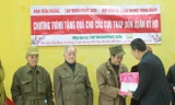 Đoàn công tác trao quà cho các cựu TNXP tại Cao Bằng