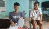 Anh Lê Mạnh Linh ( trái) mất vợ vì “bản án” oan HIV