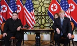Tổng thống Mỹ Donald Trump (phải) và Chủ tịch Triều Tiên Kim Jong - un trong cuộc gặp riêng tại Hội nghị thượng đỉnh Mỹ - Triều lần hai ở Hà Nội ngày 28/2/2019 ảnh: AFP/TTXVN