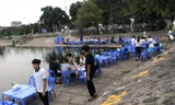 Quán bia lấn xuống lòng hồ Rùa (Phương Liệt, Thanh Xuân) ngày 20/7