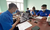 Các tình nguyện viên tại TPHCM hỗ trợ công tác nhập dữ liệu chống dịch Covid-19 Ảnh: Văn Minh 