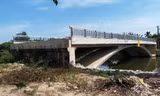 Cây cầu 32 tỷ đồng không thể đưa vào sử dụng do thiếu đường dẫn hai đầu 