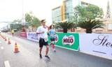 Biên tập viên Nguyễn Tuấn Đạt hóa trang thành cậu học sinh trẻ măng khi tham dự cự ly marathon tại giải Tiền Phong marathon năm 2018 tại TP Buôn Ma Thuột ảnh: Như Ý