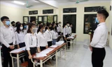 Học sinh đi học trở lại, các trường siết quy trình phòng dịchẢnh: TTXVN