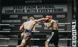 Trần Văn Thảo hạ knock-out võ sĩ bất bại người Thái Lan Phayom Boonrueang