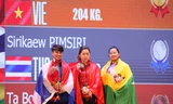 Hoàng Thị Duyên (giữa) bảo vệ thành công HCV SEA Games hạng 59kg nữ. Ảnh: Quý Lượng