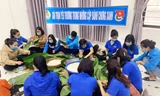 Tuổi trẻ Nghệ An gói bánh chưng nghĩa tình, mang Tết ấm áp đến với trẻ khó khăn