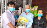Vợ chồng giáo dân ủng hộ hơn 1 tấn gạo phòng dịch COVID-19