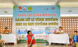 Thanh thiếu niên tham gia phổ cập kỹ năng cứu hộ, phòng chống đuối nước