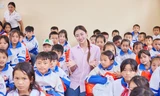 Hoa hậu Lương Thùy Linh mang dự án "Vẽ Tương Lai" về quê hương Cao Bằng