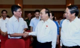 Thủ tướng trò chuyện với cử tri