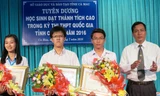 Học sinh đạt thủ khoa, á khoa và học sinh vượt khó đạt điểm cao.