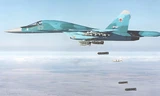 Máy bay Su-34 của Nga thả bom. Ảnh: RT.