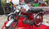 Chiêm ngưỡng xe Honda 67 nguyên bản giữa lòng phố cổ