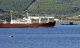 Tàu hải quân Nga đi qua eo biển Dardanelles. Ảnh: AA.
