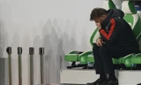 Van Gaal thất vọng nhìn Man Utd bị loại ngay từ vòng bảng. Ảnh: Reuters.