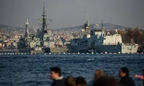 Tàu chiến của quân đội một số nước thành viên NATO neo đậu tại cảng Sarayburnu ở Istanbul hồi đầu tháng 12.