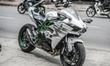 Siêu môtô Kawasaki Ninja H2 thay áo mới tại Sài Gòn