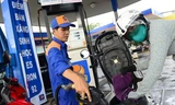 Giá xăng giảm 178 đồng/lít từ 15h hôm nay.