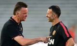 Van Gaal và trợ lý HLV Ryan Giggs. Ảnh: AFP.