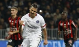 Ibrahimovic đạt hiệu suất khủng tại Ligue I mùa này với 12 bàn sau 11 trận cho PSG. Ảnh: Reuters.
