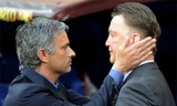 Mourinho nhận được sự ủng hộ từ đông đảo người hâm mộ Man Utd giữa lúc Van Gaal đang chịu sức ép lớn vì những kết quả nghèo nàn của đội chủ sân Old Trafford. Ảnh: Reuters.