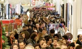 Người Mỹ chen kín các cửa hàng ngày Black Friday
