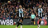Nhờ VAR, Newcastle thoát thua trong gang tấc
