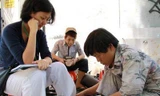 Người thợ vỉa hè sửa giày nghìn đô cho sao Việt