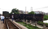Đoàn tàu hàng bị lật 1 toa, trật bánh 2 toa tại Nam Định vào ngày 13/5 - Ảnh: Hoàng Long