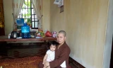 Trự trì Thích Đàm Tươi nhận nuôi cháu bé bị bỏ rơi tại chùa - Ảnh: Hoàng Long