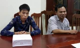 Hai đối tượng Thi và Nghị cùng tang vật tại cơ quan công an Lạng Sơn *ảnh: TL
