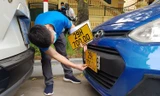 Hiện xe kinh doanh có biển số màu trắng nếu đổi sang biển số màu vàng vẫn mất lệ phí như các trường hợp đổi biển số khác. Ảnh minh họa.