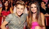 Justin Bieber và Selena Gomez bất ngờ tái hợp