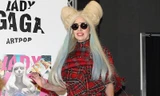 Lady Gaga lại diện trang phục quái dị đến Nhật Bản