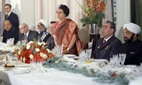 Thủ tướng I.Gandhi phát biểu tại buổi tiệc do Tổng bí thư L.Brezhnev (thứ 2 bên phải) chiêu đãi.