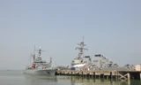 Hai chiến hạm Mỹ cập cảng Đà Nẵng