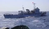 Tàu Việt Nam rẽ sóng tiếp cận giàn khoan trái phép