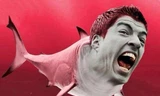 Suarez bị chế ảnh ‘kinh dị’ sau khi cắn cầu thủ khác