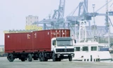 Thay vì vận tải bằng đường bộ nhiều doanh nghiệp đã chuyển sang đường sắt hoặc thủy để tiết giảm chi phí. Ảnh: San Hiền.