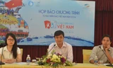 Anh Bùi Quang Huy (giữa), Trưởng Ban tổ chức chương trình "Sinh viên với biển đảo Tổ quốc năm 2014".