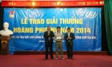 Trao 'Giải thưởng Hoàng Phương' cho sinh viên khoa Vật lý 
