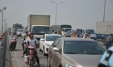[VIDEO] Tai nạn chết người, cầu Thanh Trì tắc nghẽn kinh hoàng