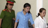 Hai bảo mẫu hành hạ trẻ em cùng lĩnh 3 năm tù